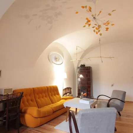 Tri Klenby קרמניצה