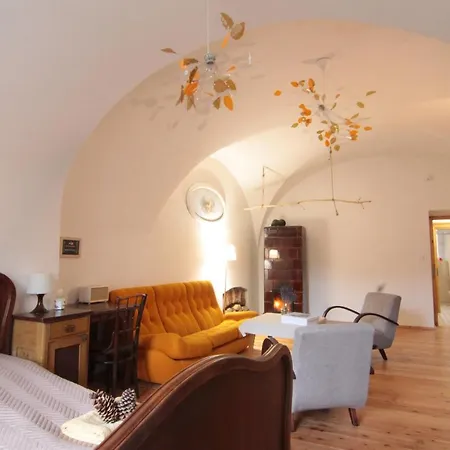 Tri Klenby קרמניצה