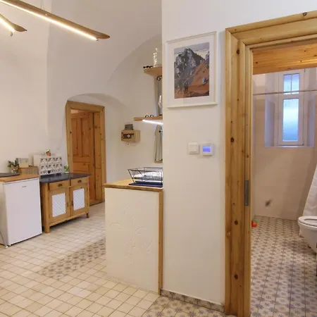 Tri Klenby * קרמניצה